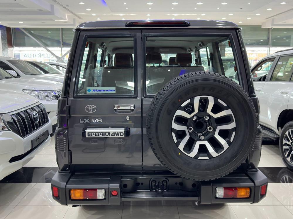 2024款丰田LC76 4.0L 自动