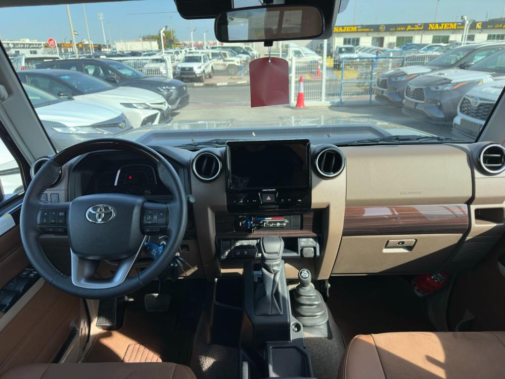 2024款丰田LC76 4.0L 自动