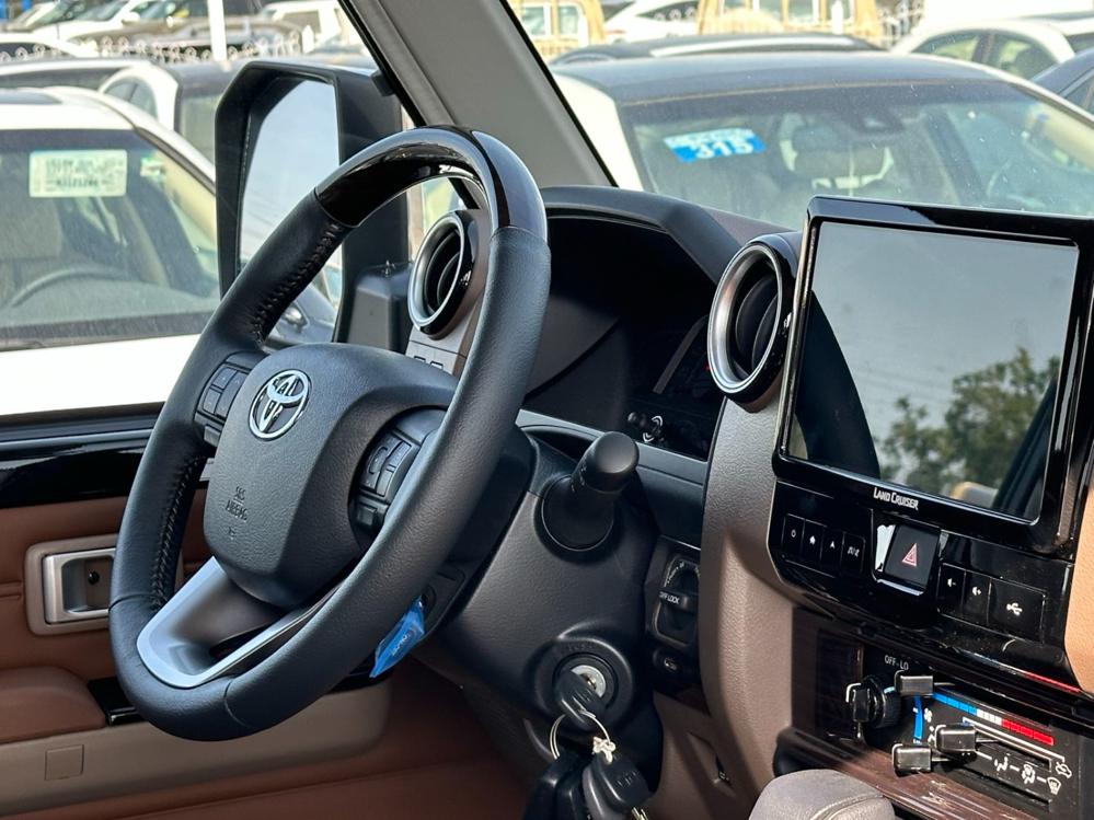 2024款丰田LC76 4.0L 自动