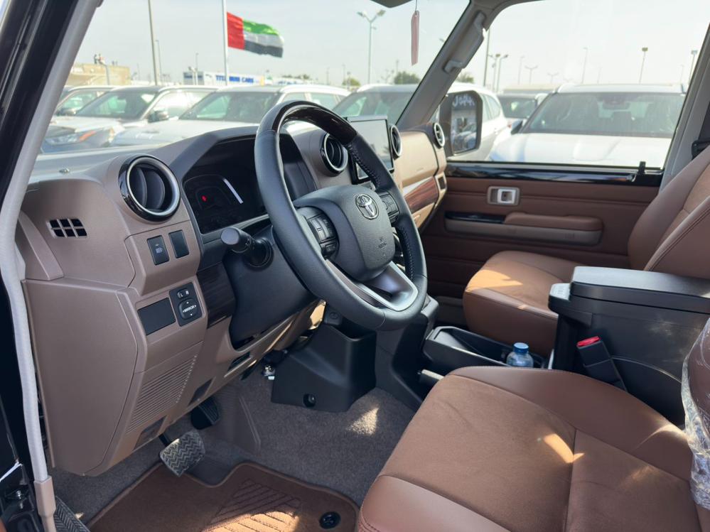 2024款丰田LC76 4.0L 自动