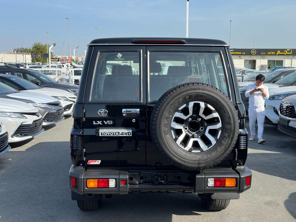 2024款丰田LC76 4.0L 自动