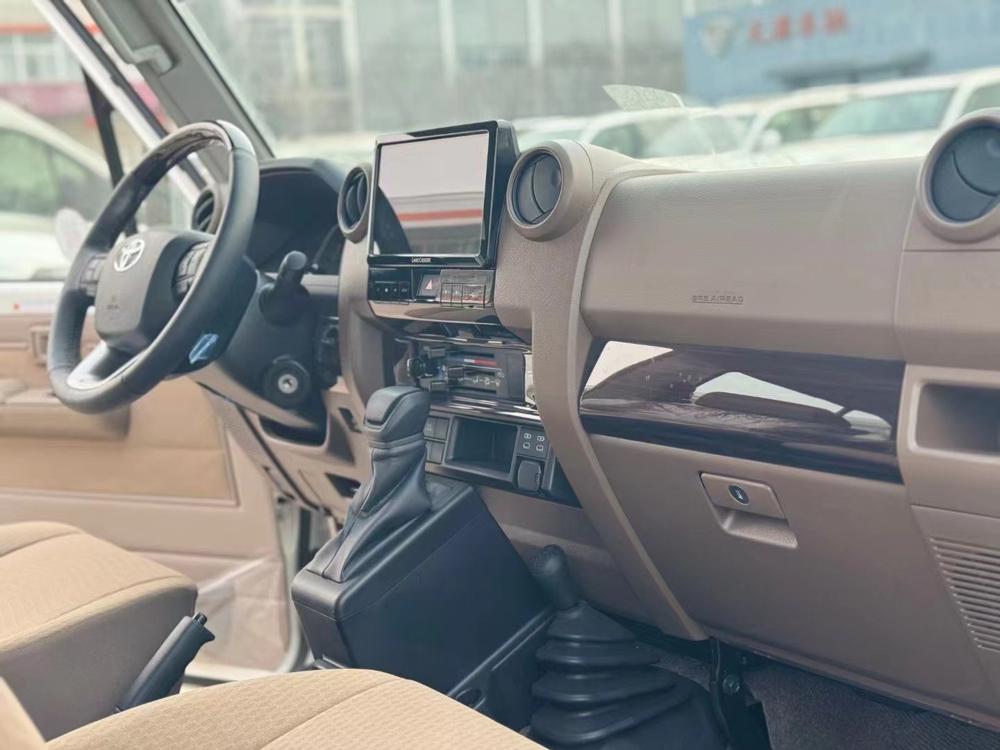 2024款丰田LC71 2.8T柴油