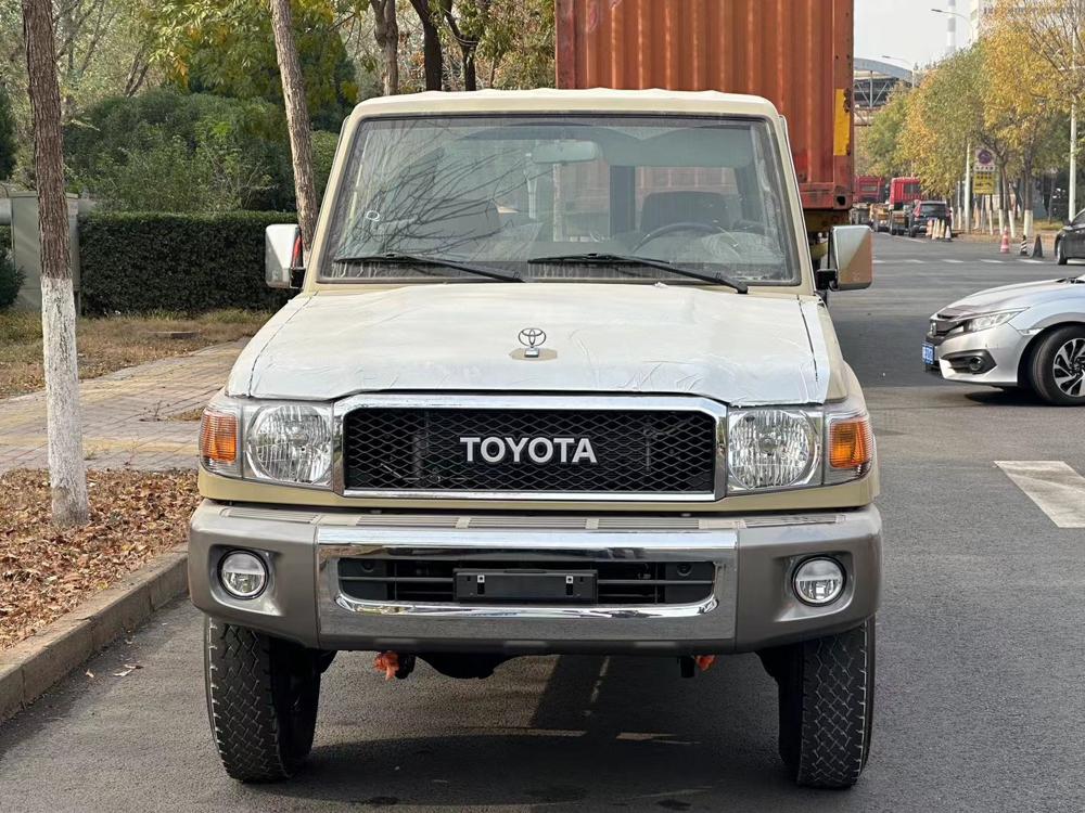 2023款丰田LC71 运兵版