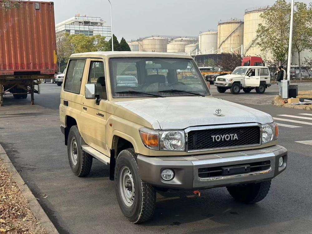 2023款丰田LC71 运兵版