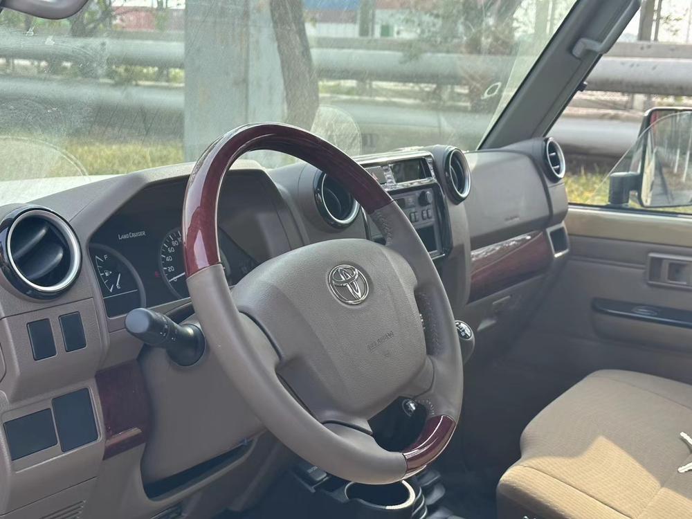 2023款丰田LC71 运兵版