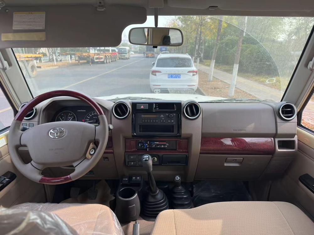 2023款丰田LC71 运兵版