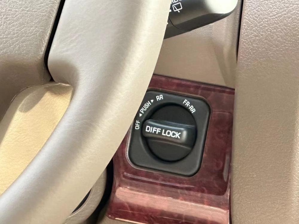 2023款丰田LC71 运兵版