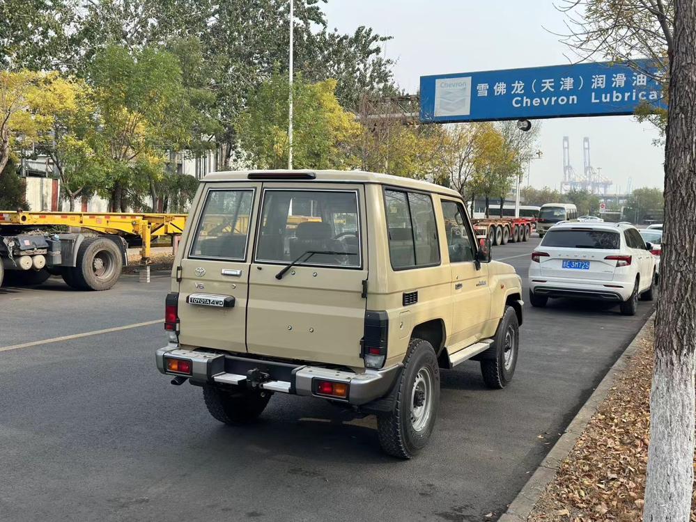 2023款丰田LC71 运兵版