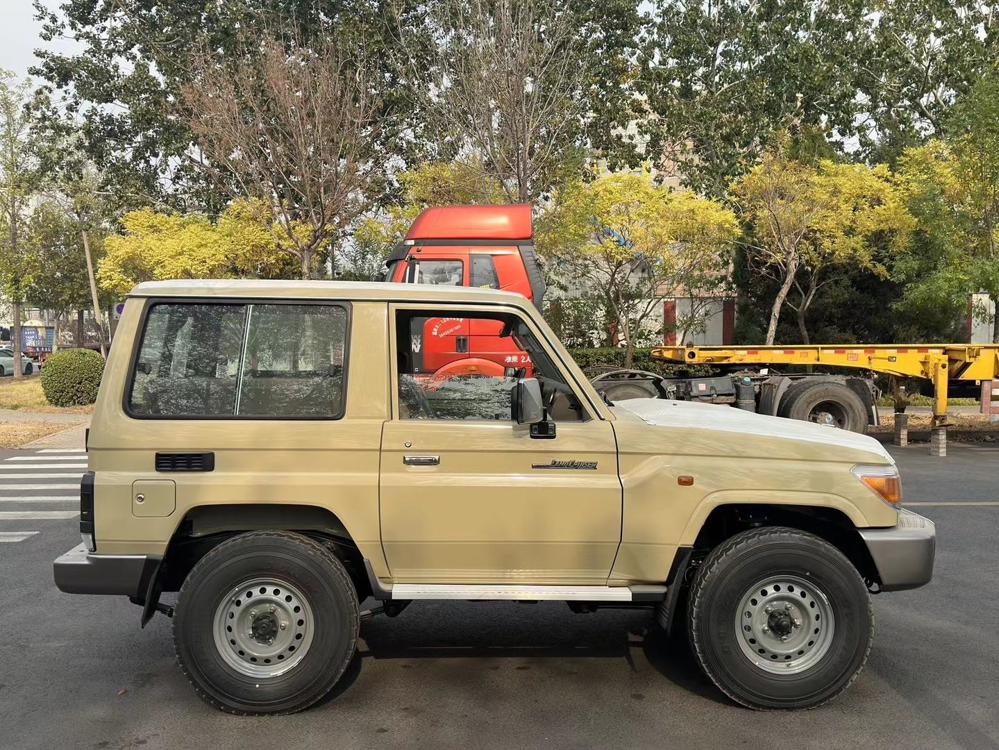 2023款丰田LC71 运兵版