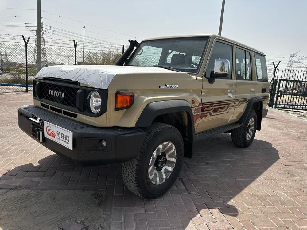 2024款丰田LC76 4.0 自动挡