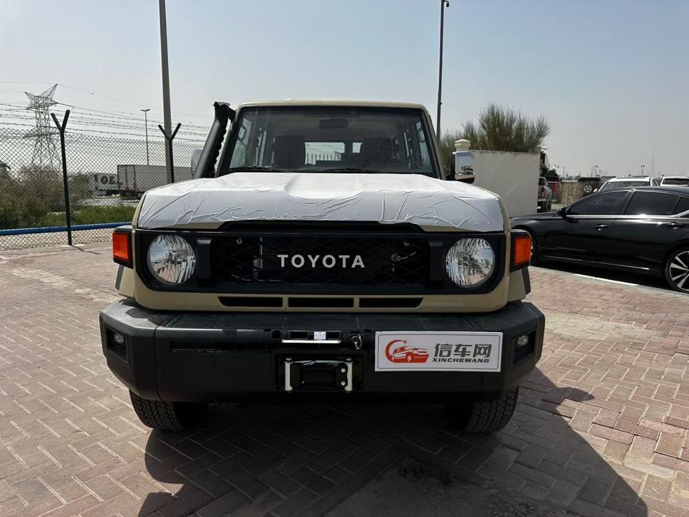 2024款丰田LC76 4.0 自动挡