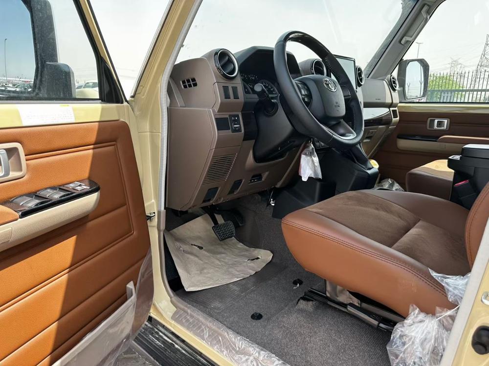 2024款丰田LC76 4.0 自动挡