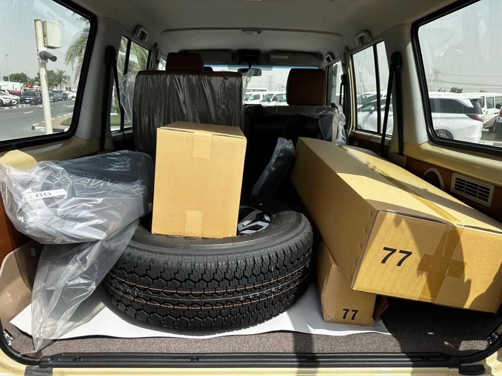 2024款丰田LC76 4.0 自动挡