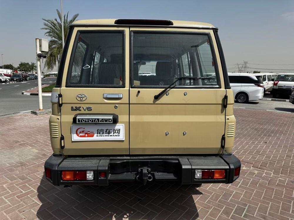 2024款丰田LC76 4.0 自动挡