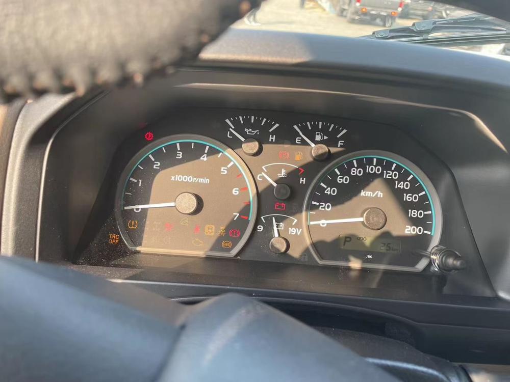 2024款丰田LC76 4.0 自动挡