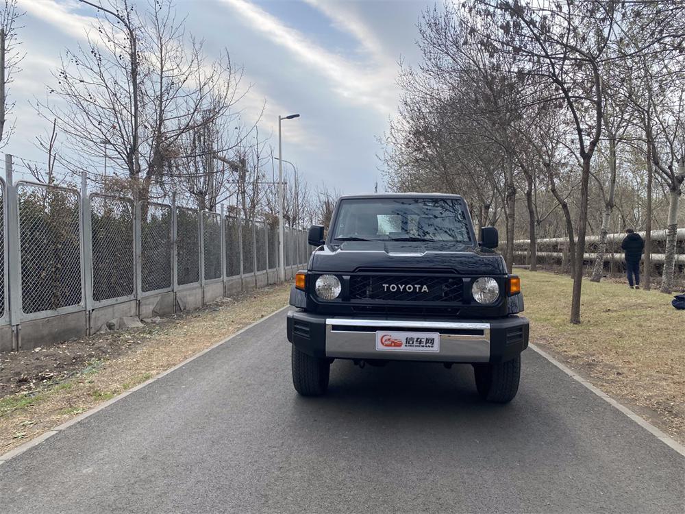 2024款丰田LC76 4.0 自动挡