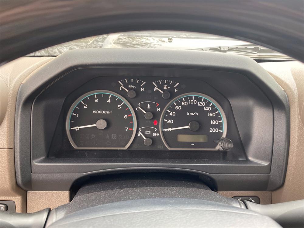 2024款丰田LC76 4.0 自动挡