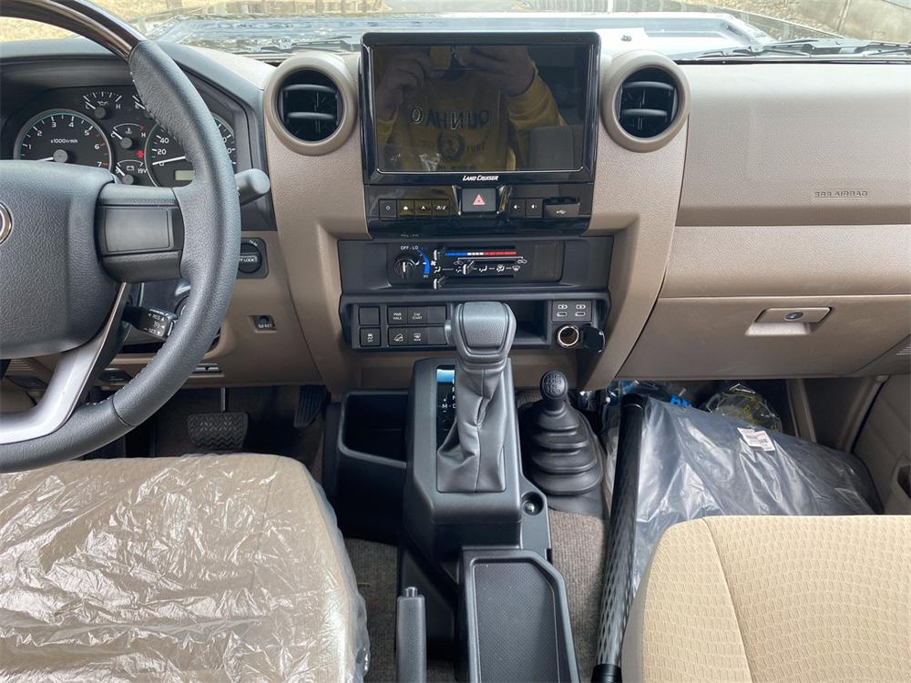 2024款丰田LC76 4.0 自动挡