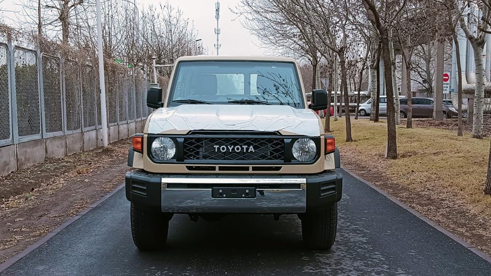 2024款丰田LC76 4.0 自动挡