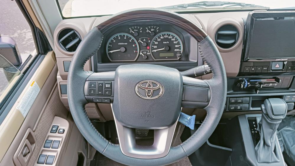 2024款丰田LC76 4.0 自动挡