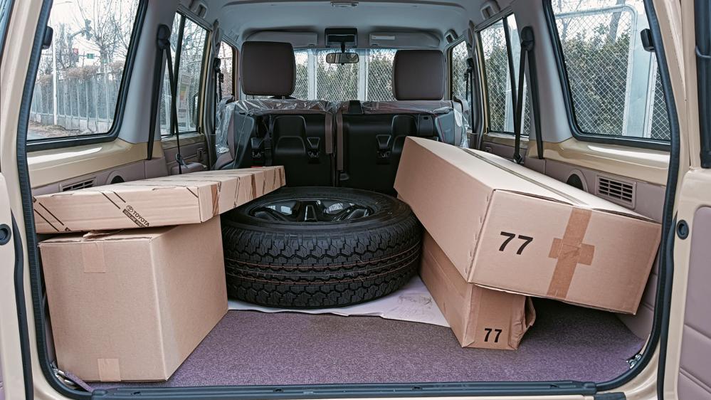 2024款丰田LC76 4.0 自动挡