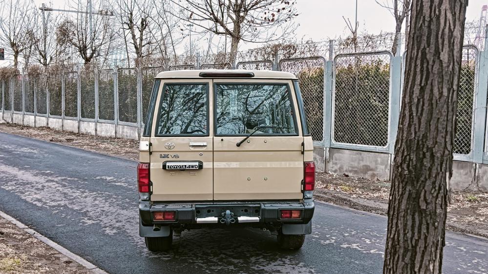 2024款丰田LC76 4.0 自动挡