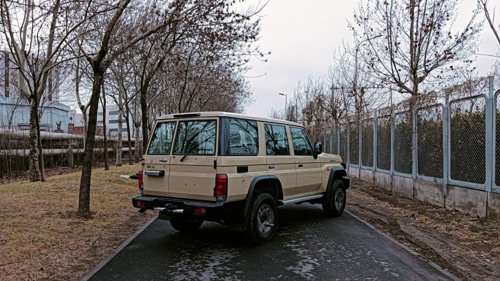 2024款丰田LC76 4.0 自动挡