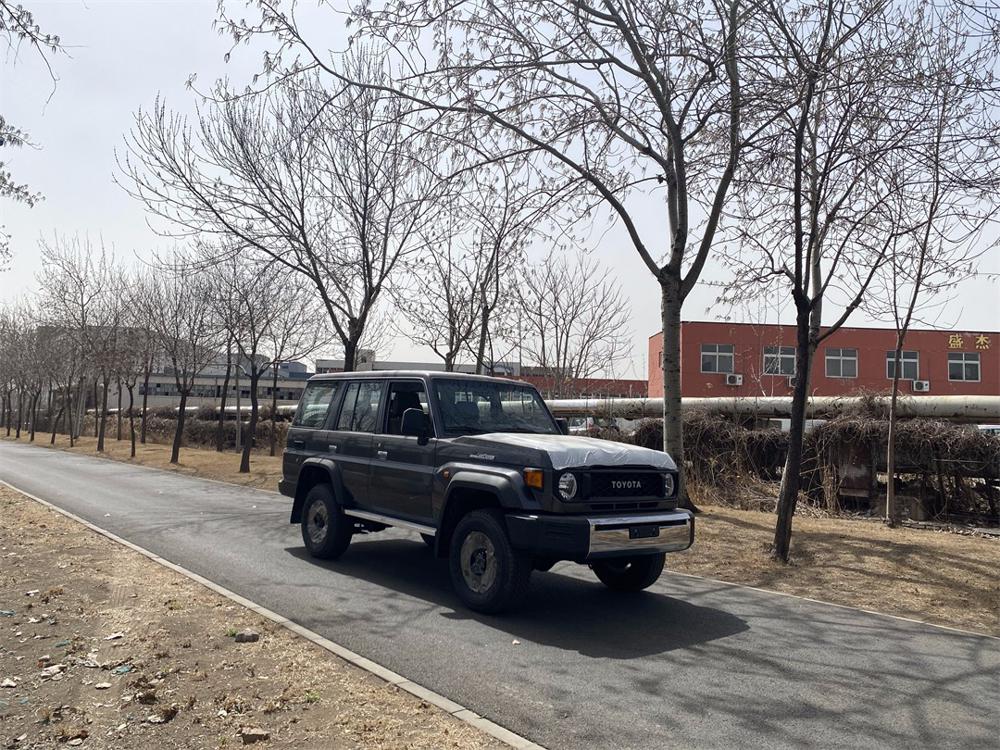 2024款丰田LC76 4.0 自动挡