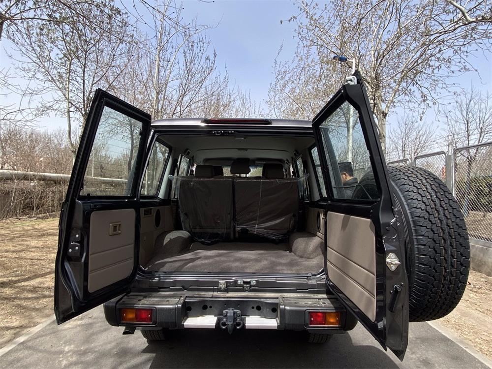 2024款丰田LC76 4.0 自动挡