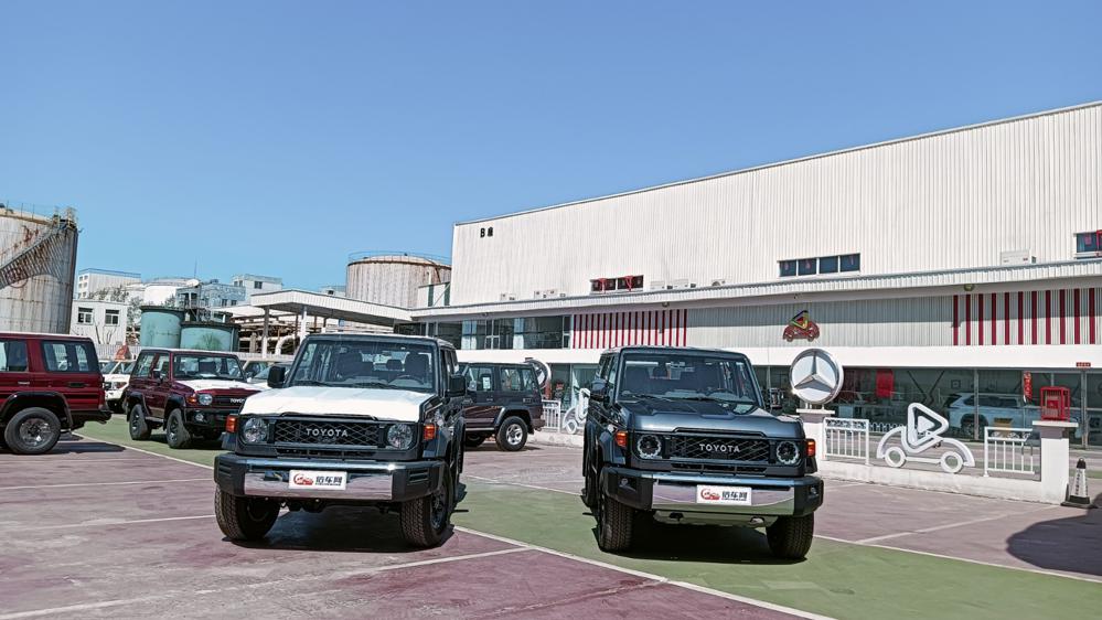 2024款丰田LC76 4.0 自动挡