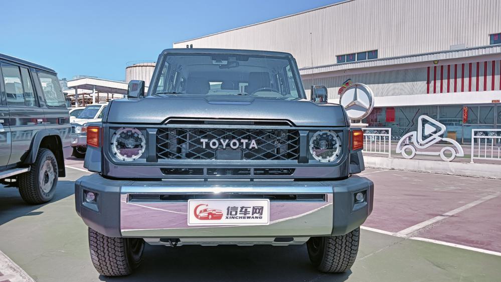 2024款丰田LC76 4.0 自动挡