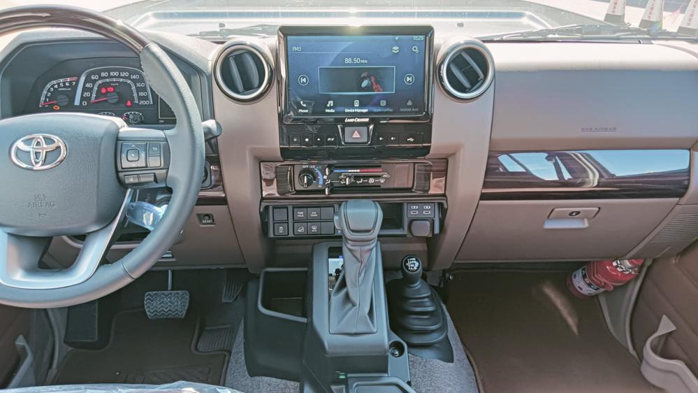 2024款丰田LC76 4.0 自动挡