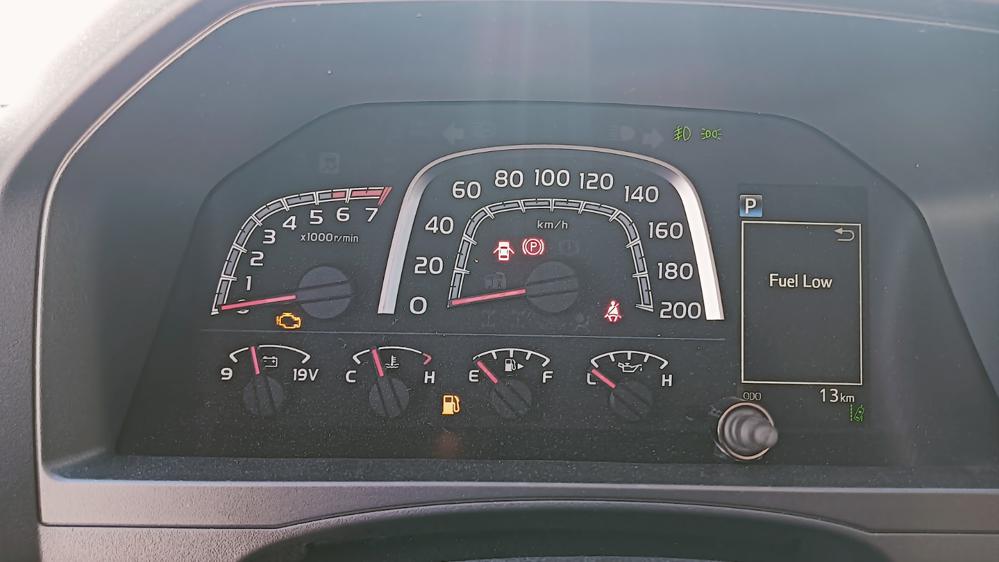 2024款丰田LC76 4.0 自动挡