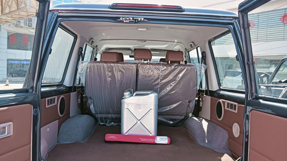 2024款丰田LC76 4.0 自动挡