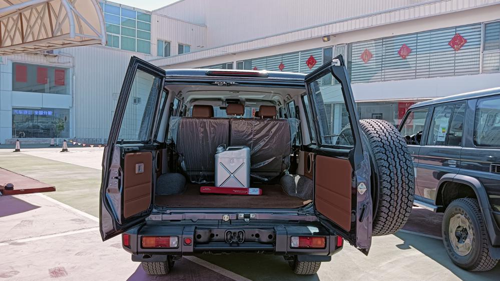 2024款丰田LC76 4.0 自动挡