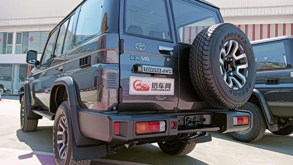 2024款丰田LC76 4.0 自动挡