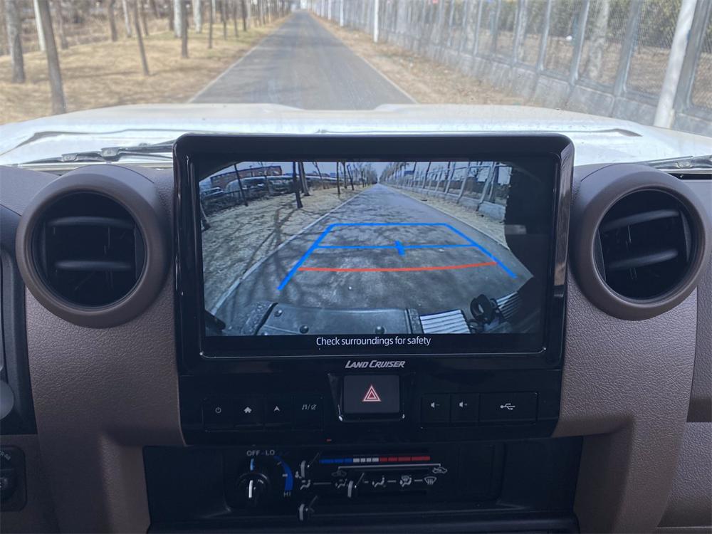 2024款丰田LC76 4.0 自动挡