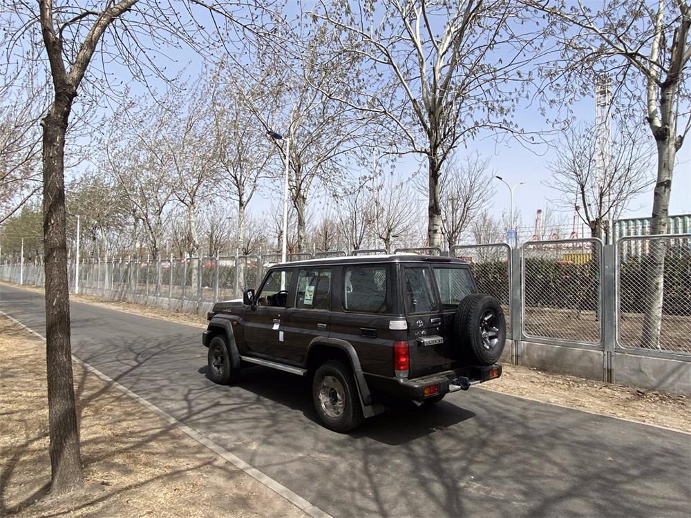 2024款丰田LC76 4.0 自动挡