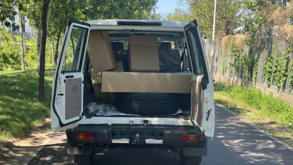 2024款丰田LC76 4.0L 自动挡