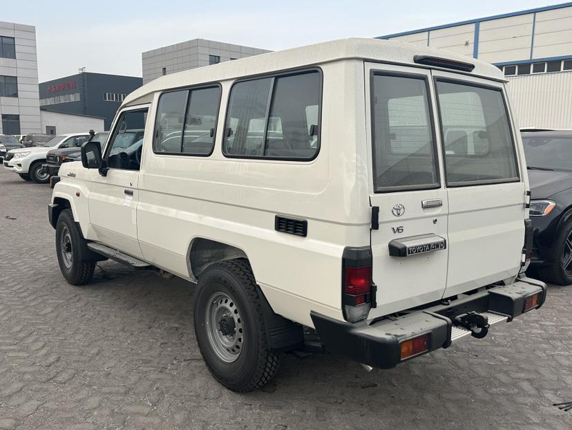 酷路泽LC78 24款 4.0 手动 汽油