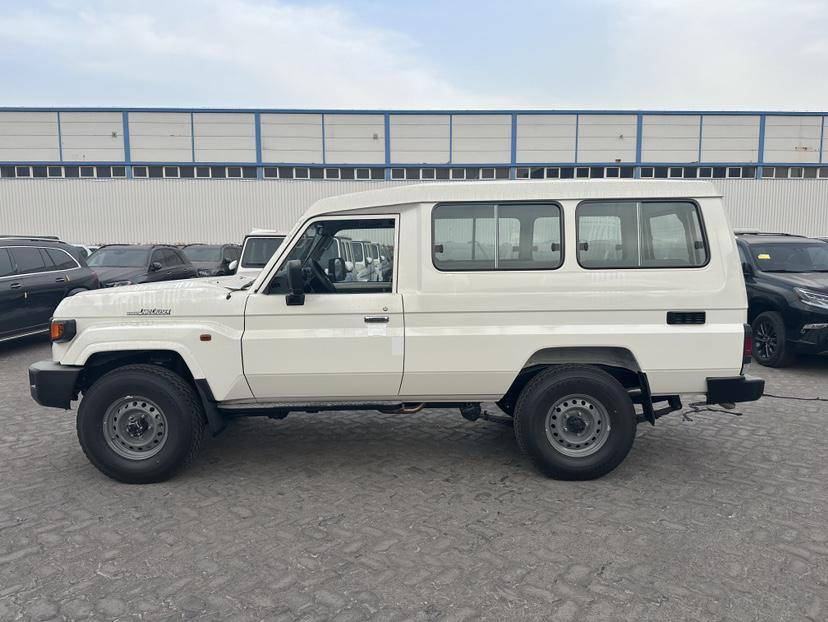 酷路泽LC78 24款 4.0 手动 汽油