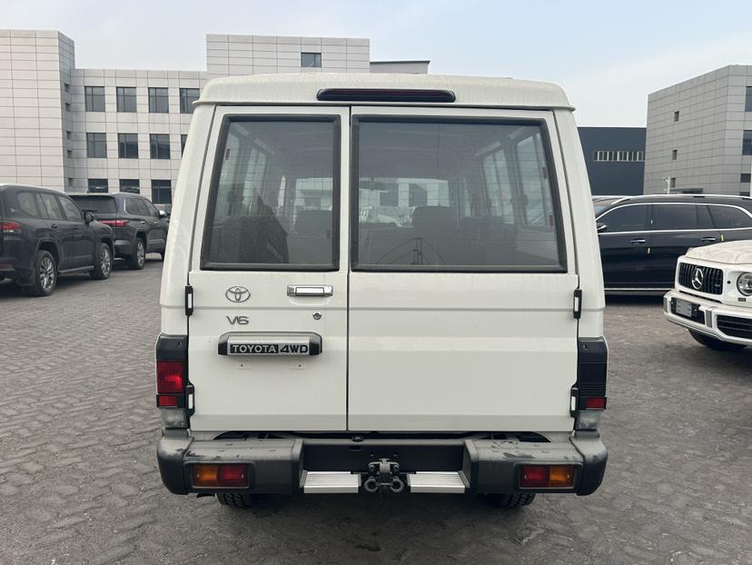 酷路泽LC78 24款 4.0 手动 汽油