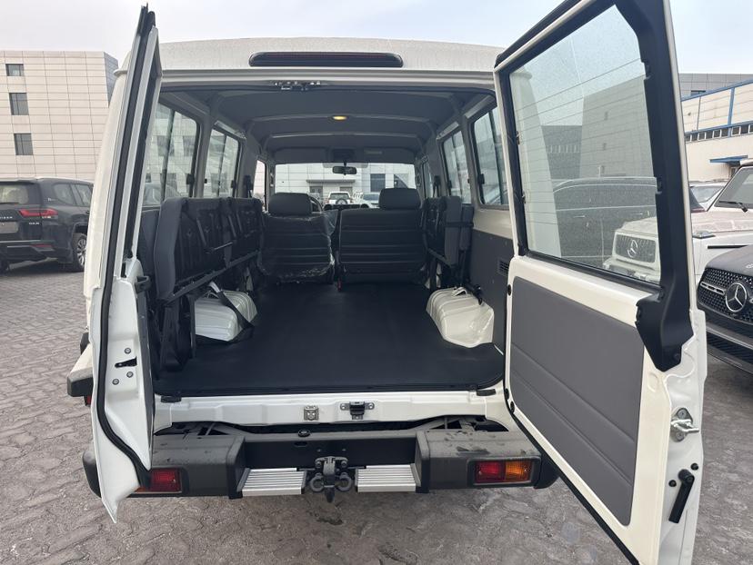 酷路泽LC78 24款 4.0 手动 汽油