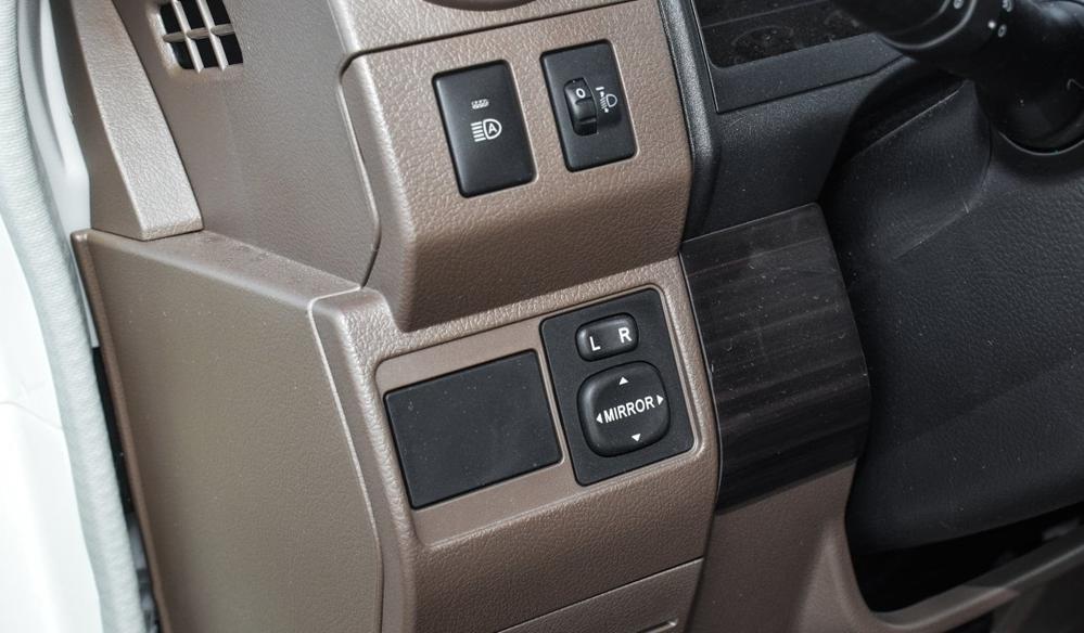 2024款丰田LC71 4.0 自动挡