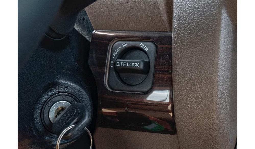 2024款丰田LC71 4.0 自动挡