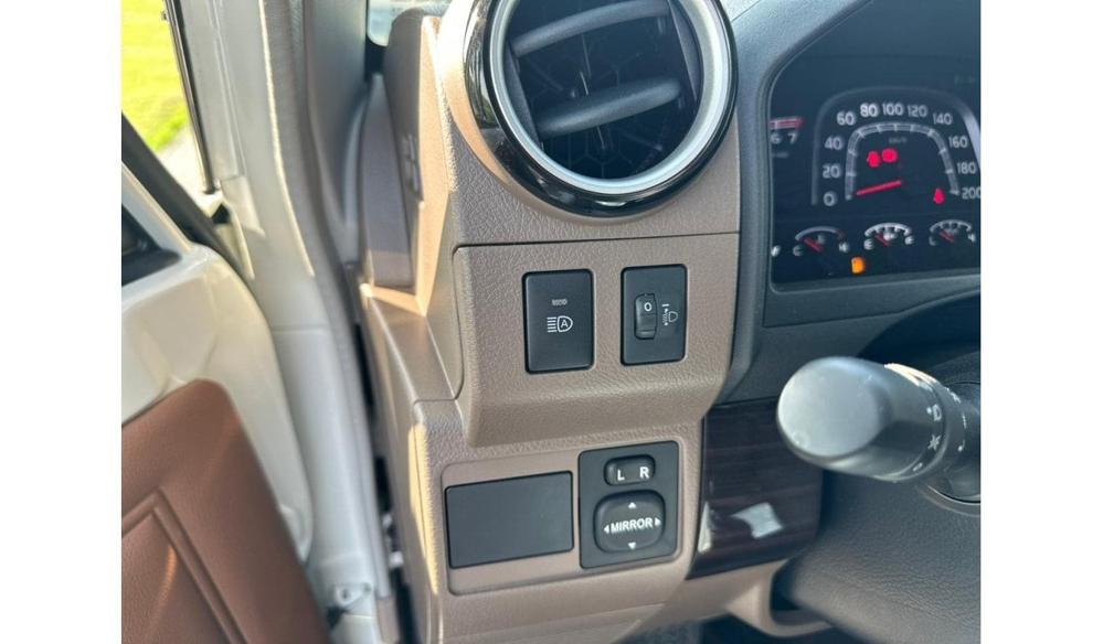 2024款丰田LC71 4.0 自动挡