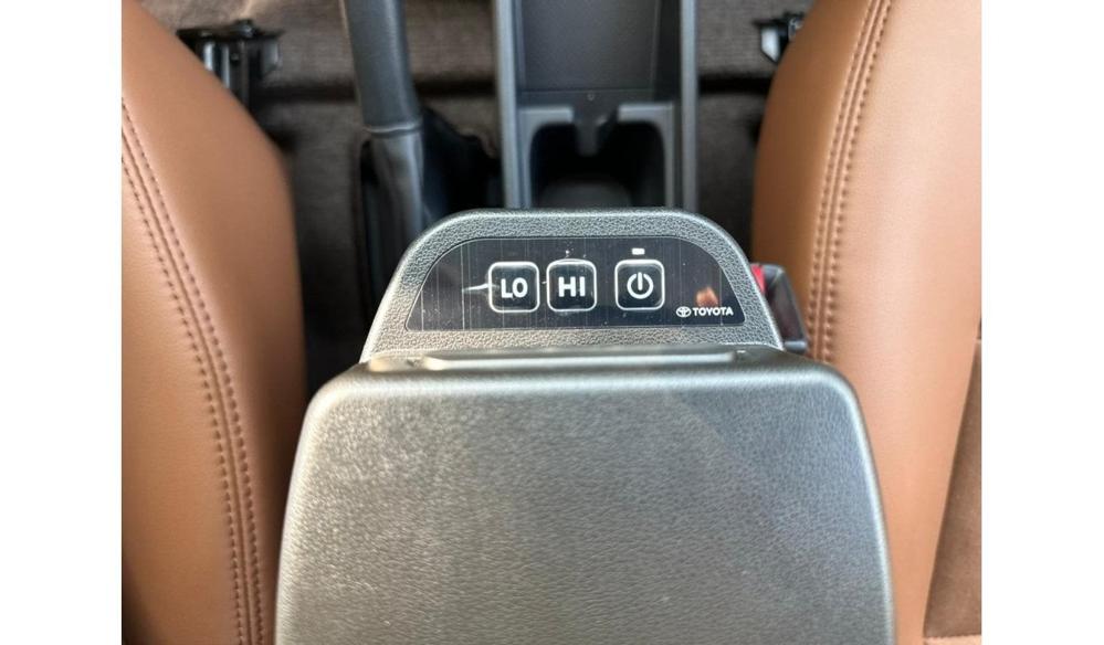 2024款丰田LC71 4.0 自动挡