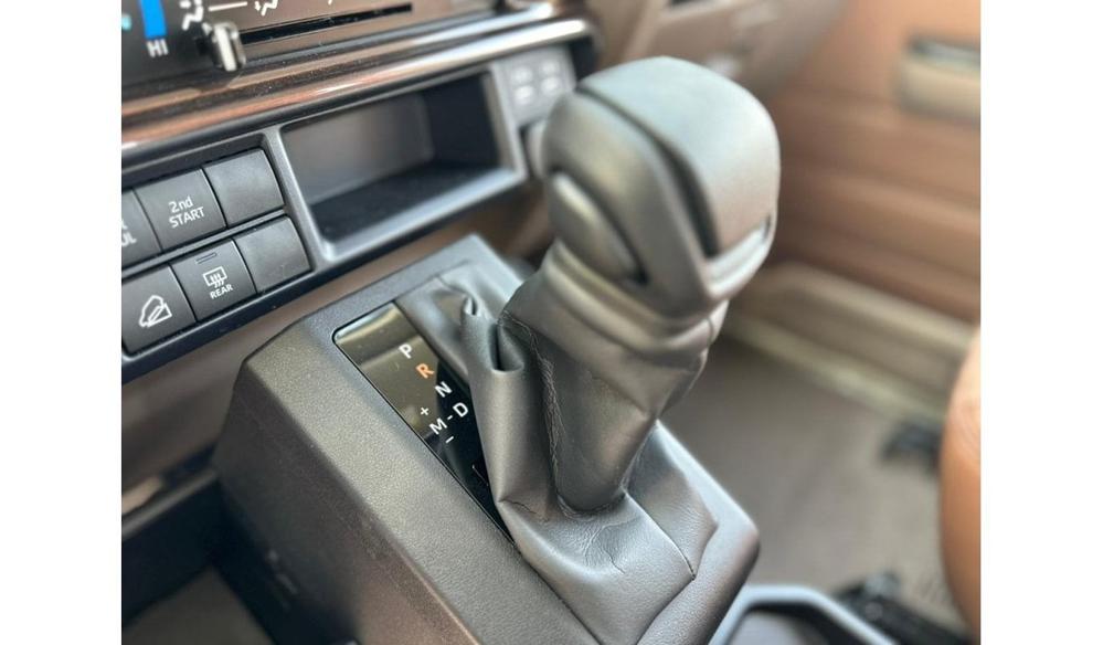 2024款丰田LC71 4.0 自动挡