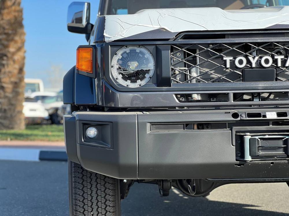 2024款丰田LC76 4.0 自动挡