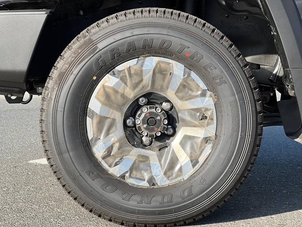 2024款丰田LC76 4.0 自动挡